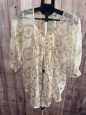 Kimchi Blue Urban Outfitters Sheer Floral Boho Pintuck Blouse | Small